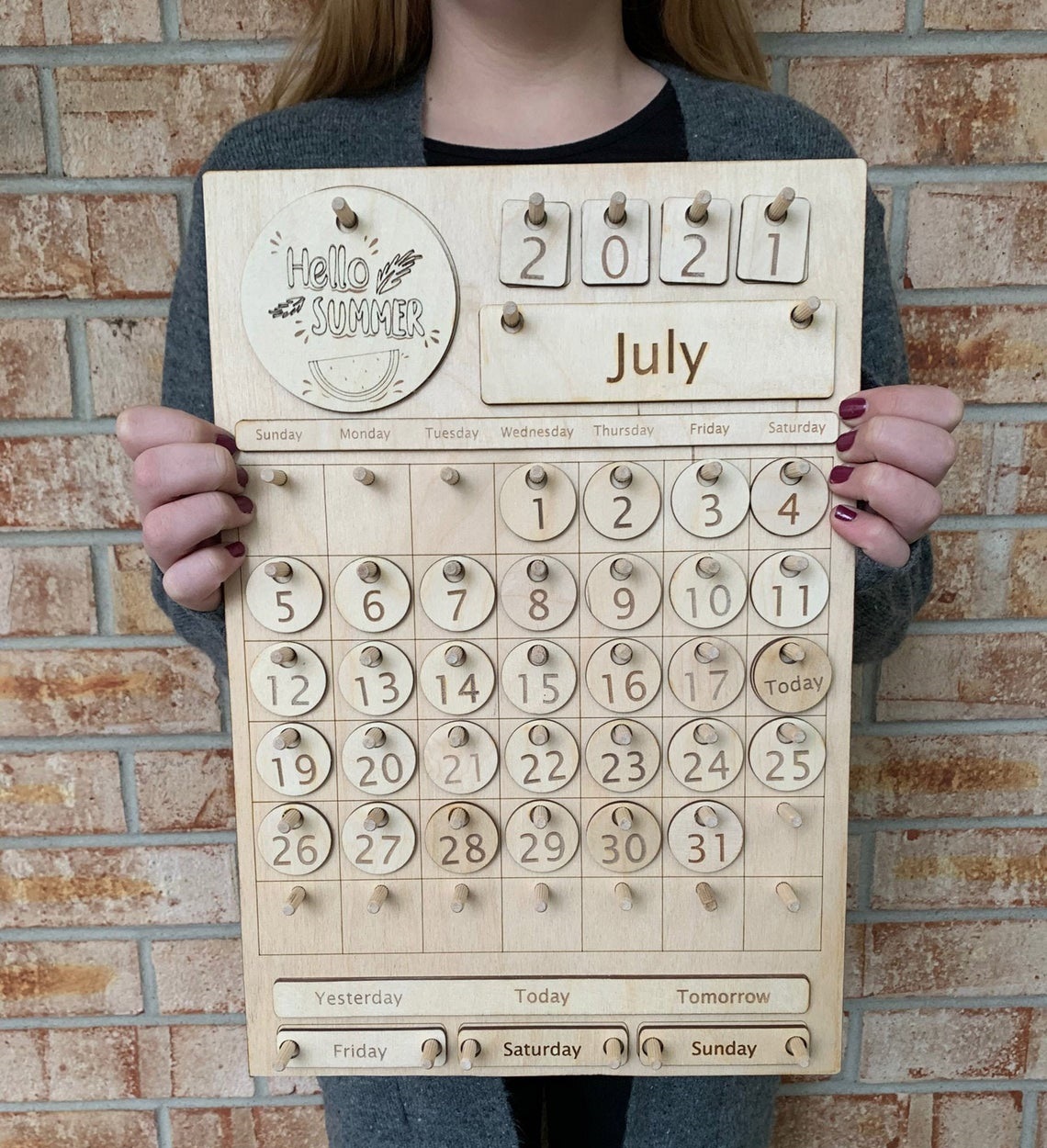 Лазерная резка деревянного календаря