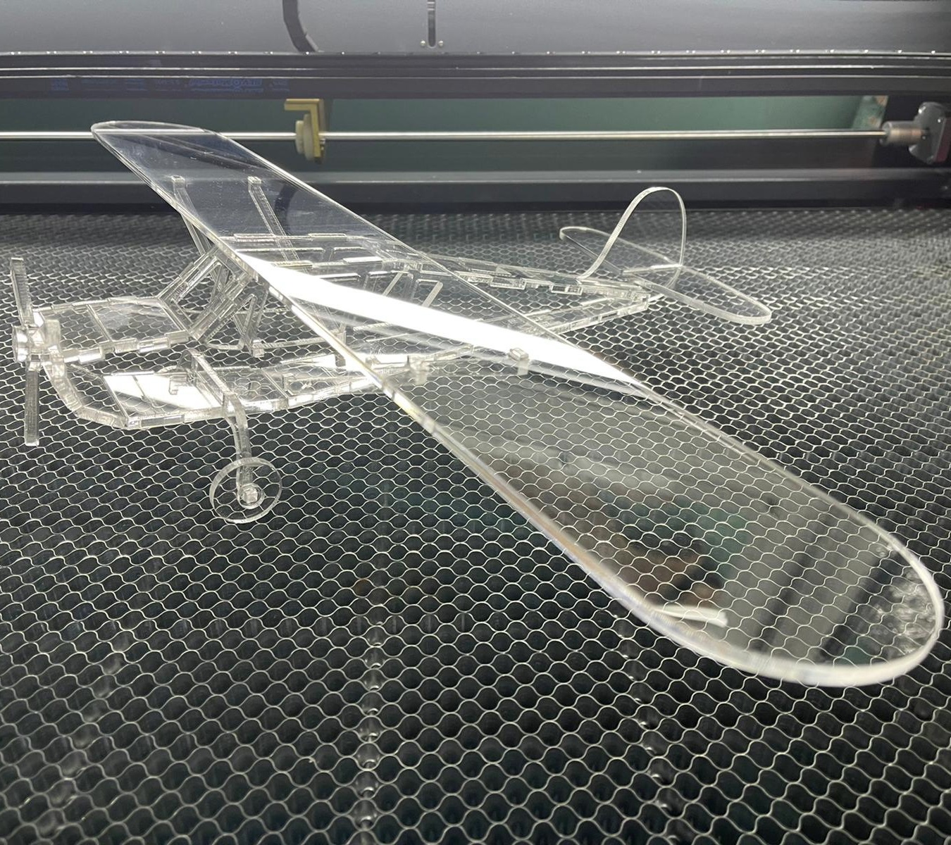 Puzzle 3D en acrylique d'avion léger découpé au laser