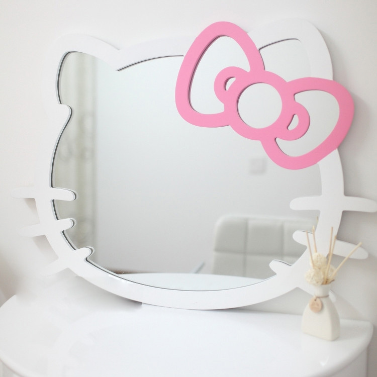 Marco de espejo de Hello Kitty cortado con láser