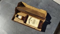 Porte-bouteille de whisky Jack Daniels découpé au laser
