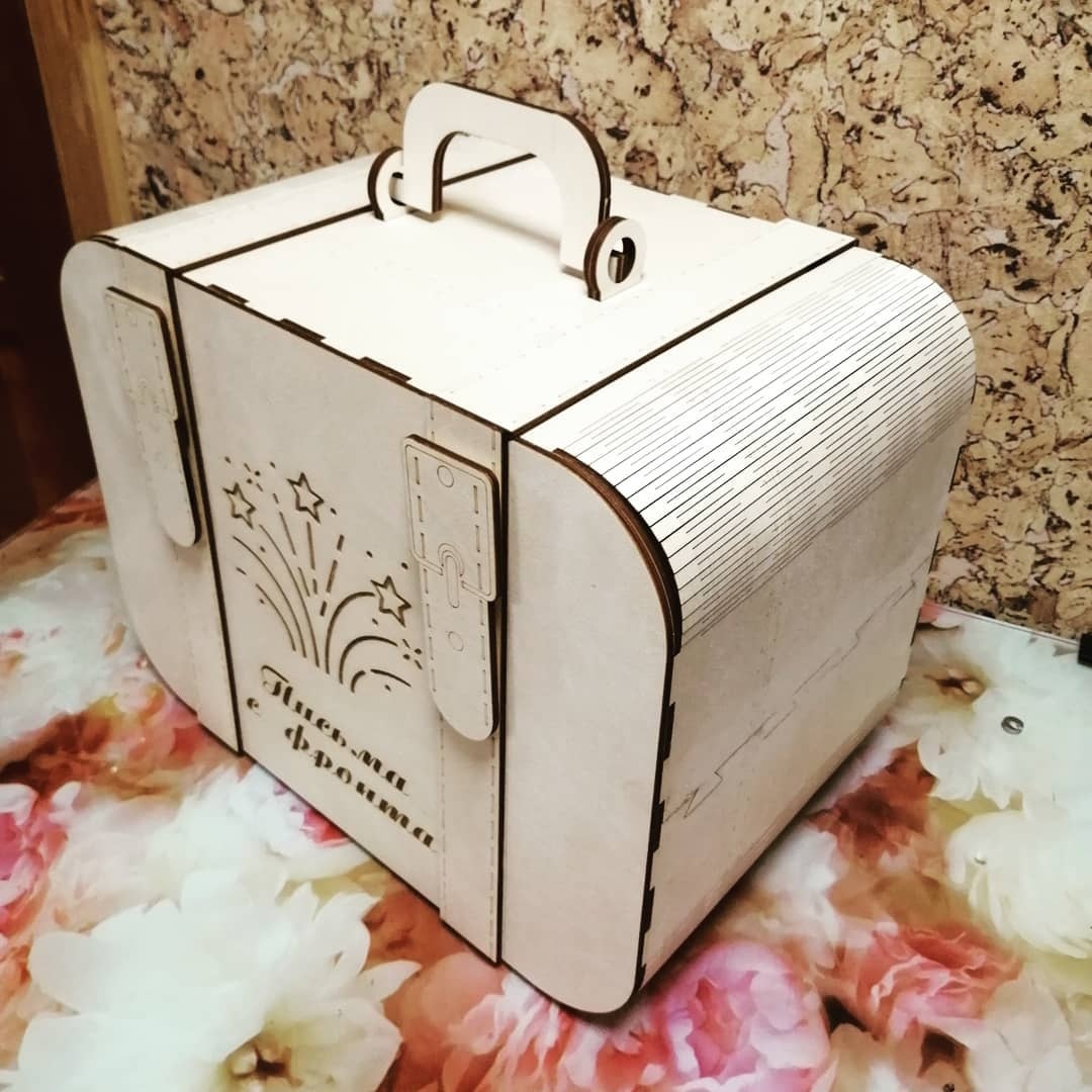 Lasergeschnittenes Roombox Travel Dollhouse in einem Koffer