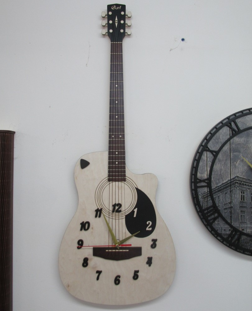 Laserowo wycinany zegar ścienny z gitarą