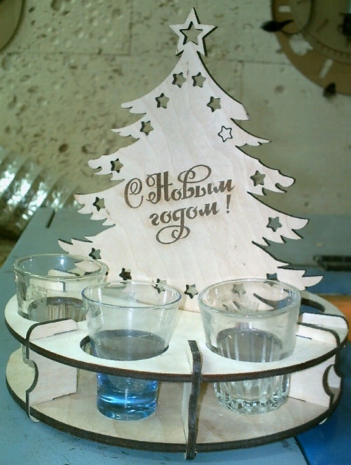 4mm Şarap Gözlüklü Lazer Kesim Noel Ağacı
