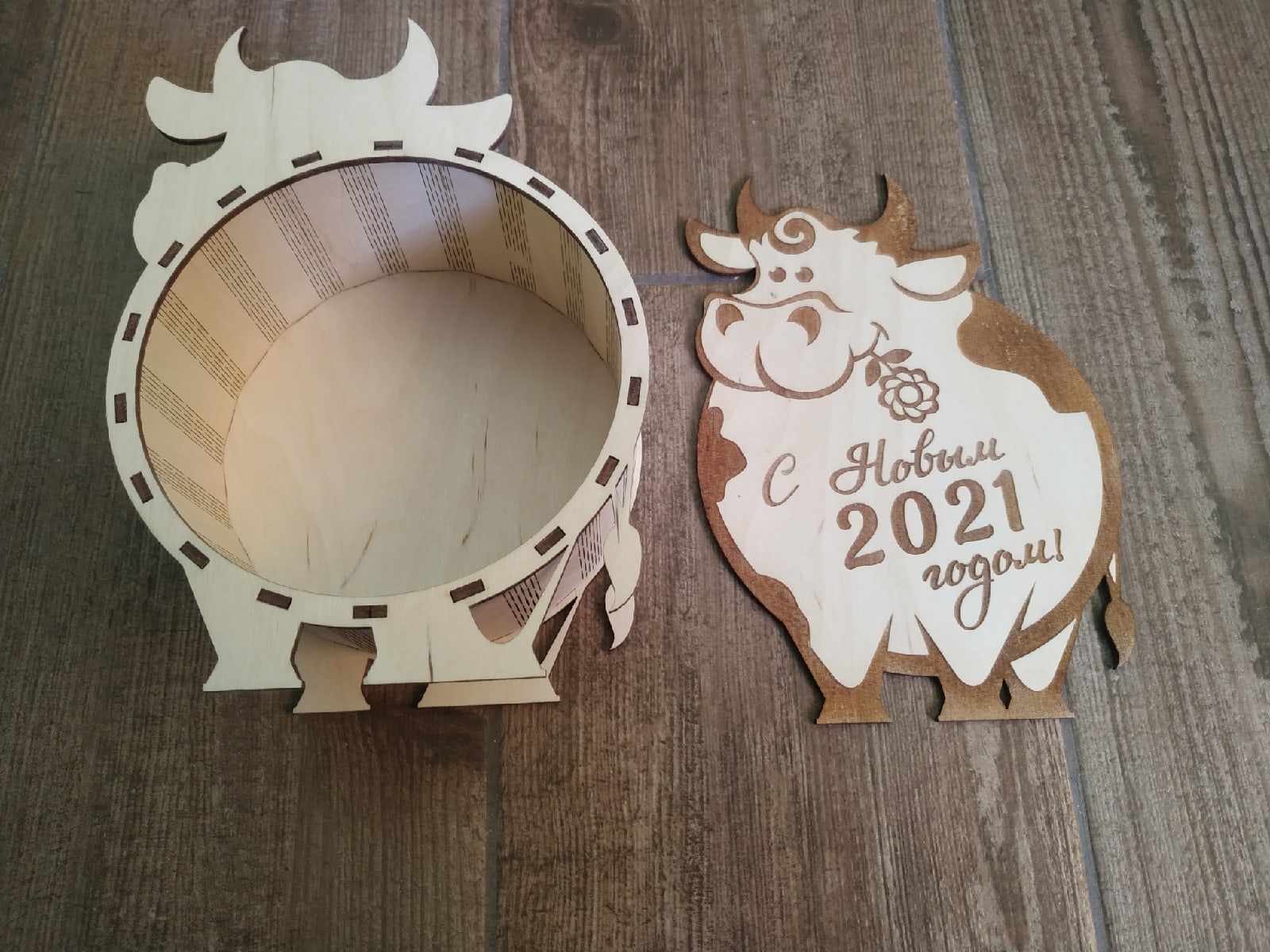 Laser Cut Bull New Year 2021 Caja de regalo Caja de Nochevieja