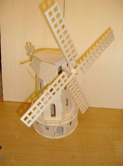 Rompecabezas 3D de molino de viento cortado con láser