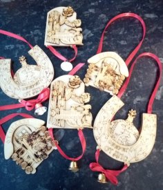 Amuletos de amuletos de madera cortados con láser
