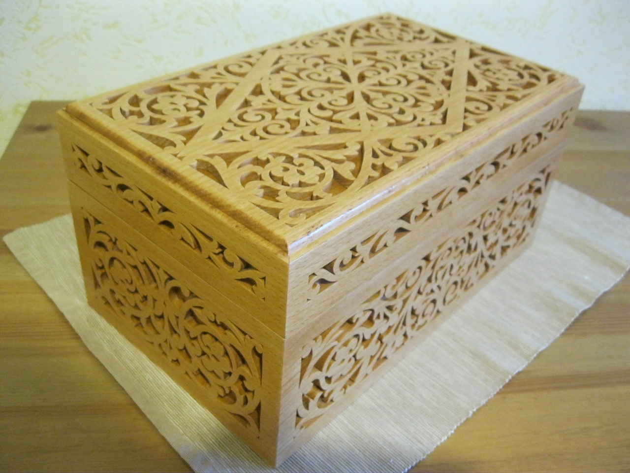 लेजर कट सजावटी लकड़ी का बक्सा 6 मिमी