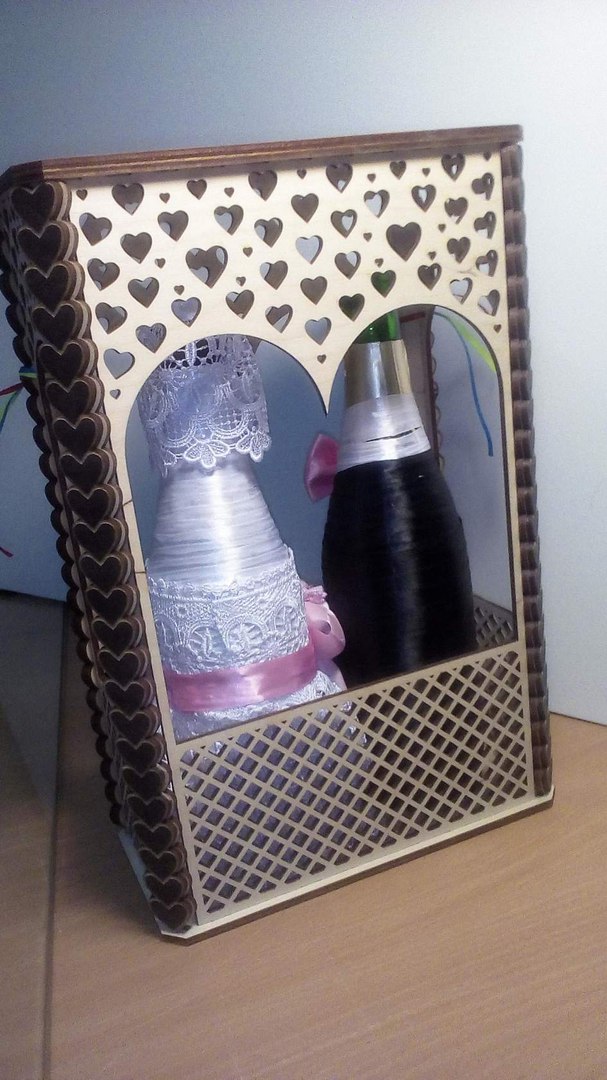 Лазерная резка свадебных бутылок