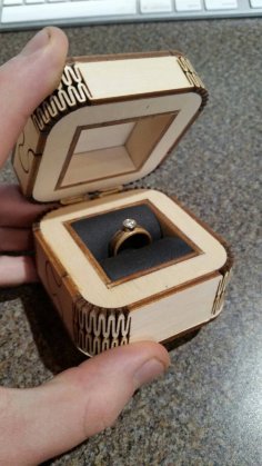 Caja de anillo de bodas cortada con láser