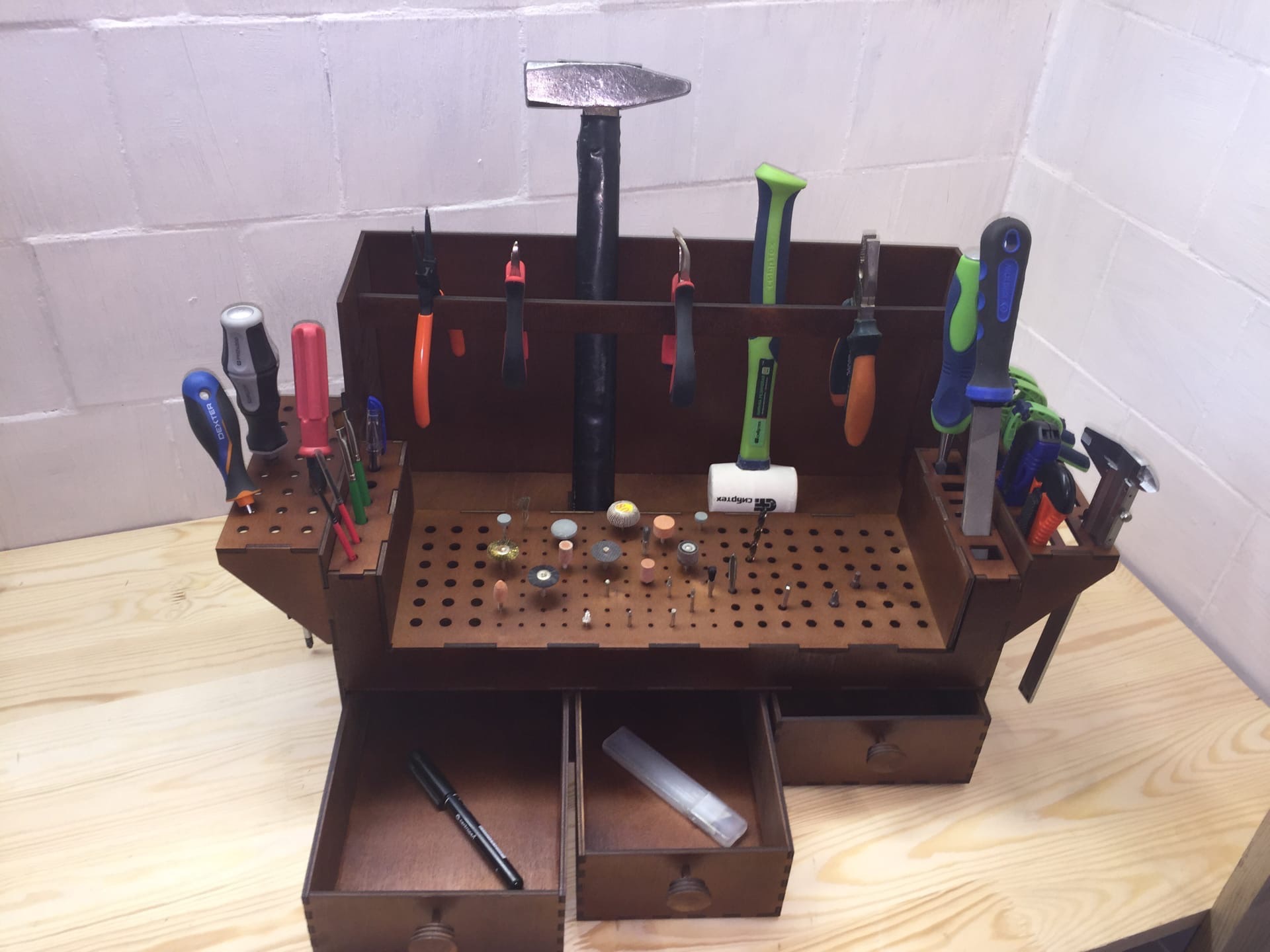 Lasergeschnittener Tischwerkzeug-Organizer Werkstattwerkzeughalter 4 mm