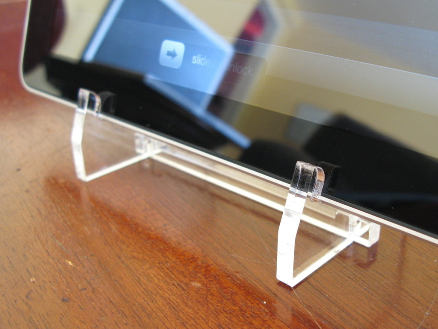 Laser Cut Simple iPad Stand Acrylic 6mm Free Vector