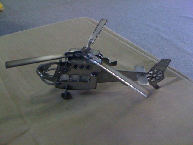 Lasergeschnittenes Hubschrauber-3D-Modell