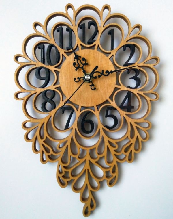 Reloj decorativo cortado con láser