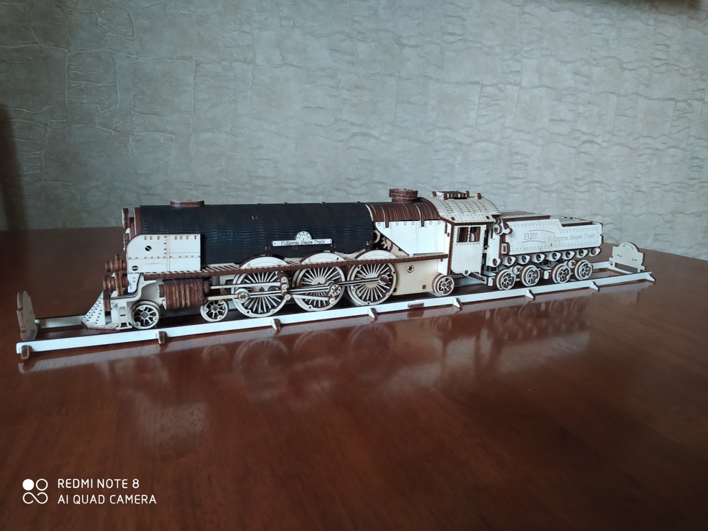 Lasergeschnittene Dampflokomotive 4mm
