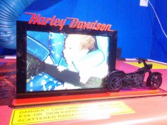 Cadre photo de moto Harley Davidson découpé au laser