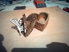 Schmetterlings-Herz-Box