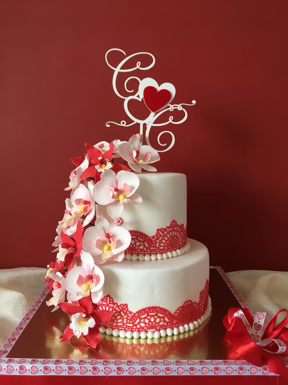 Topper de pastel de boda cortado con láser con plantilla de corazones