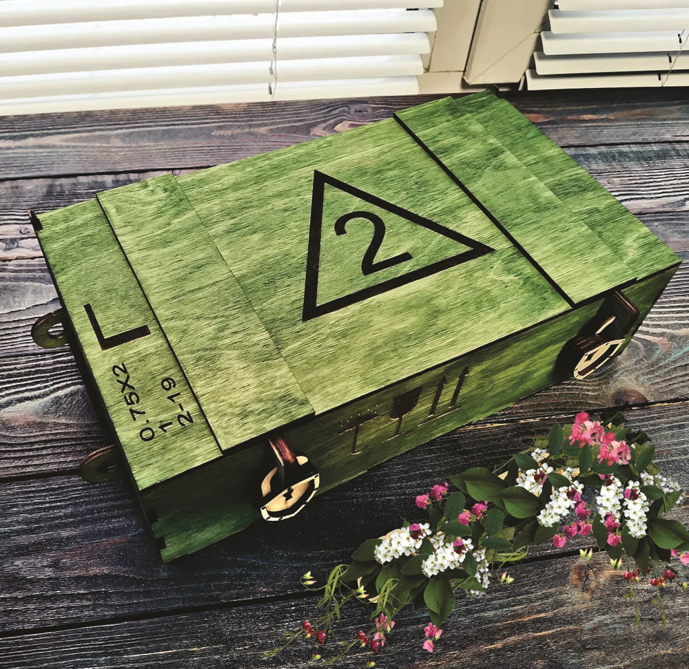 Lasergeschnittene Geschenkbox aus Holzkiste
