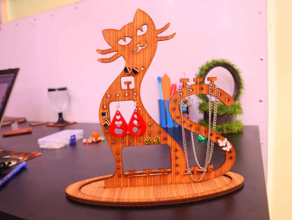 Laser Cut Cat Jewelry Stand Plywood 3mm Free Vector