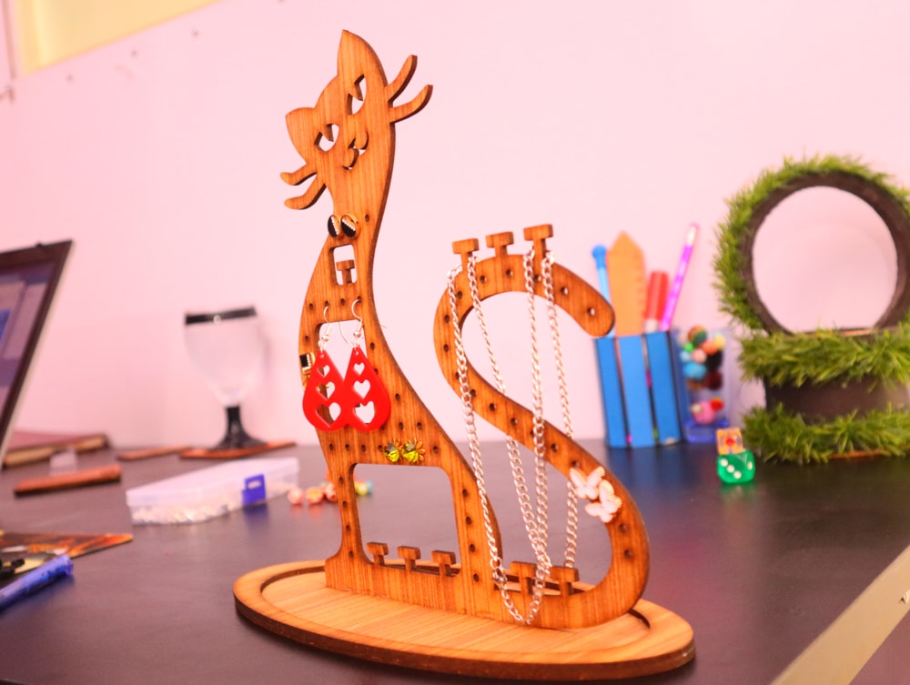 Laser Cut Cat Jewelry Stand Plywood 3mm Free Vector