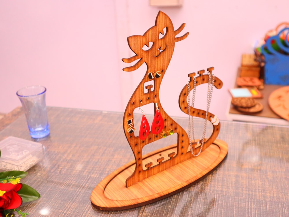 Laser Cut Cat Jewelry Stand Plywood 3mm Free Vector