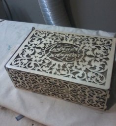 Caixa de presente decorada com corte a laser com tampa