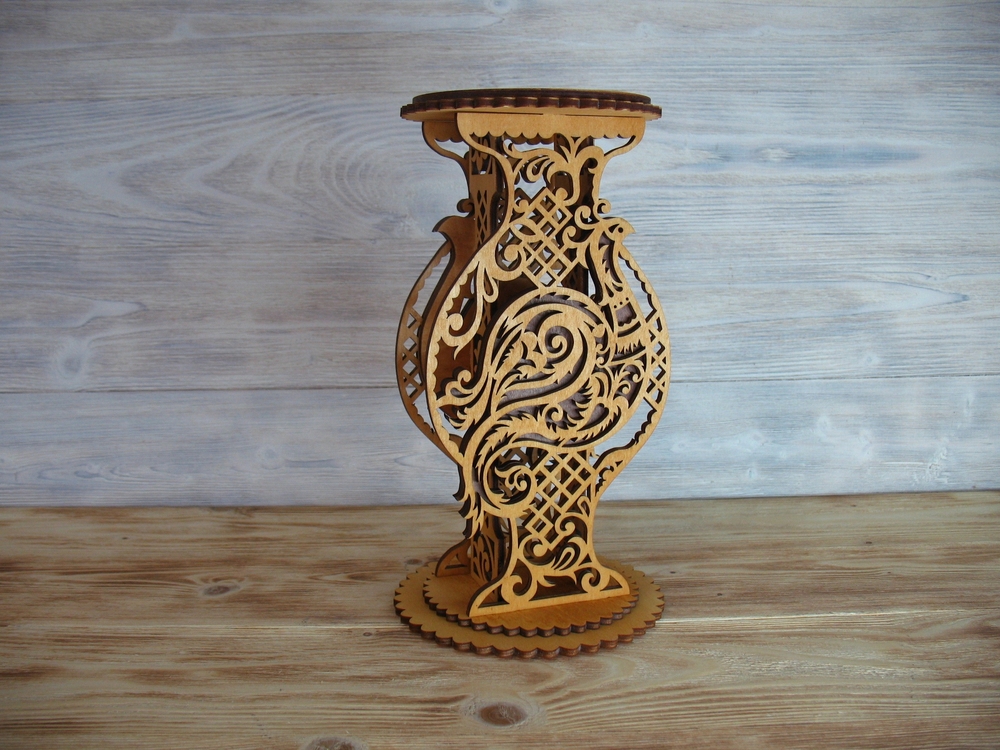 Vase décoratif en bois découpé au laser
