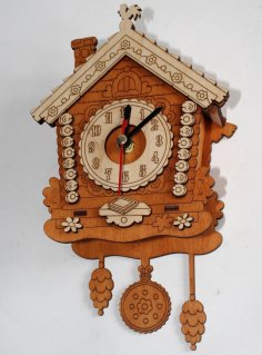 Reloj de pared de cabaña con decoración cortada con láser
