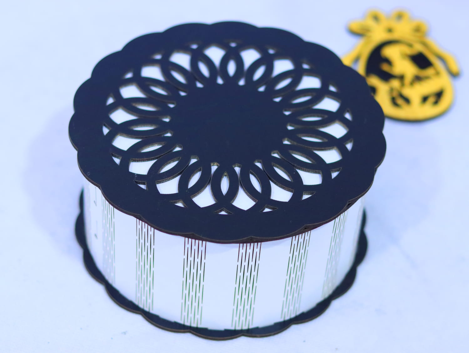 Laser Cut Decorative Round Gift Box 3mm Free Vector