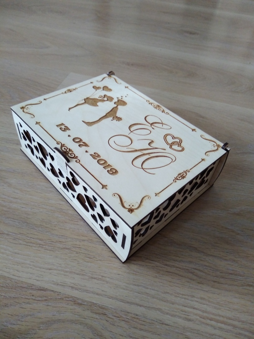 Caja de boda con plantilla de corte láser de candado
