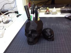 Skull Lowpoly Pen Holder 3D Printer Model