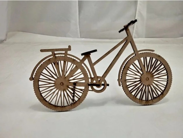 Bicicletta da bicicletta in legno tagliata al laser