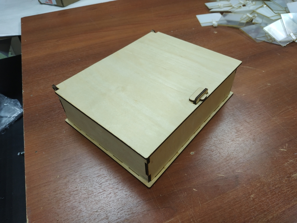 Лазерная резка деревянной коробки с крышкой 4 мм