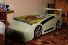 Cama de coche de carreras cortada con láser para habitaciones de niños