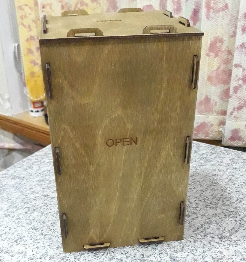 صندوق خشبي قابل للطي مع قطع الليزر