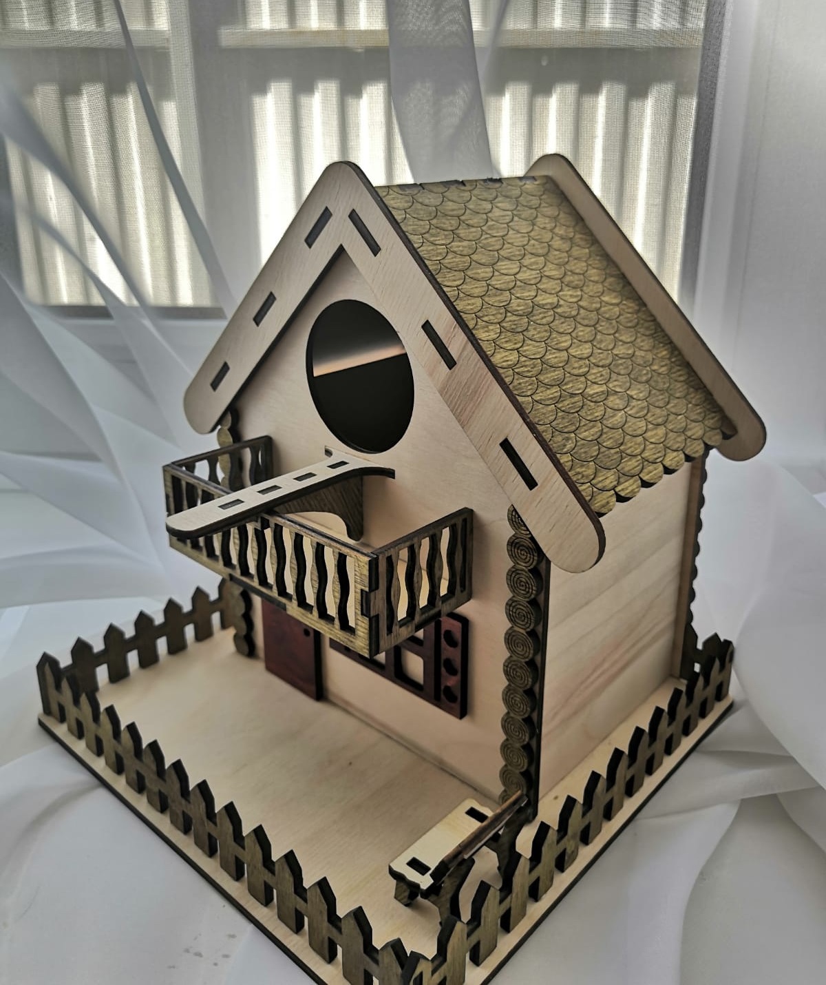 Лазерная резка деревянного уникального декоративного домика для птиц Pet Nest