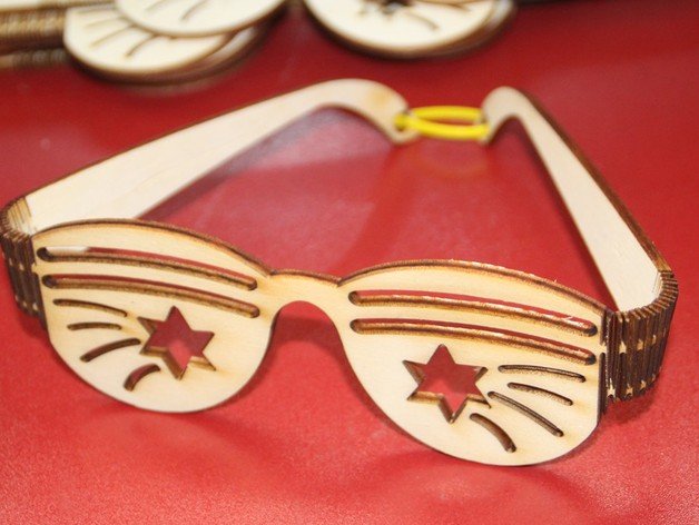 Óculos de sol de festa com corte a laser de madeira compensada