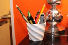 Twisted Pen Pot / Vase 3D Printer Model