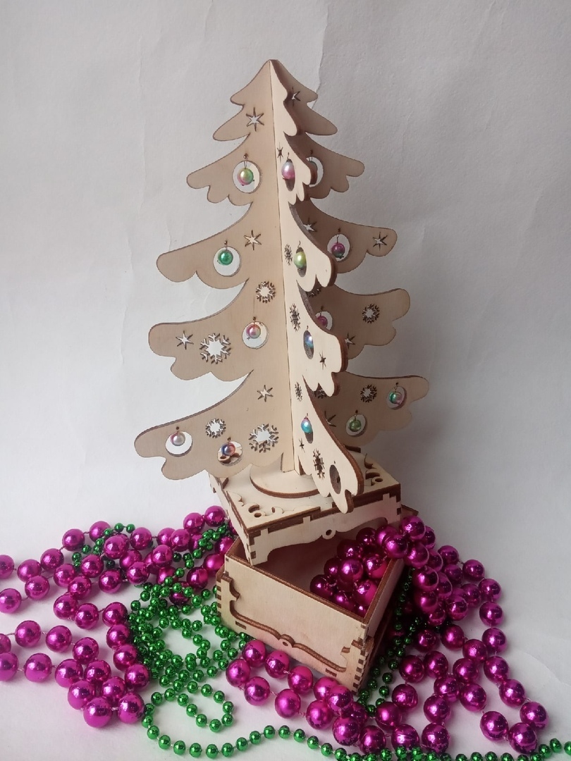 مفاجأة شجرة عيد الميلاد مقطوعة بالليزر