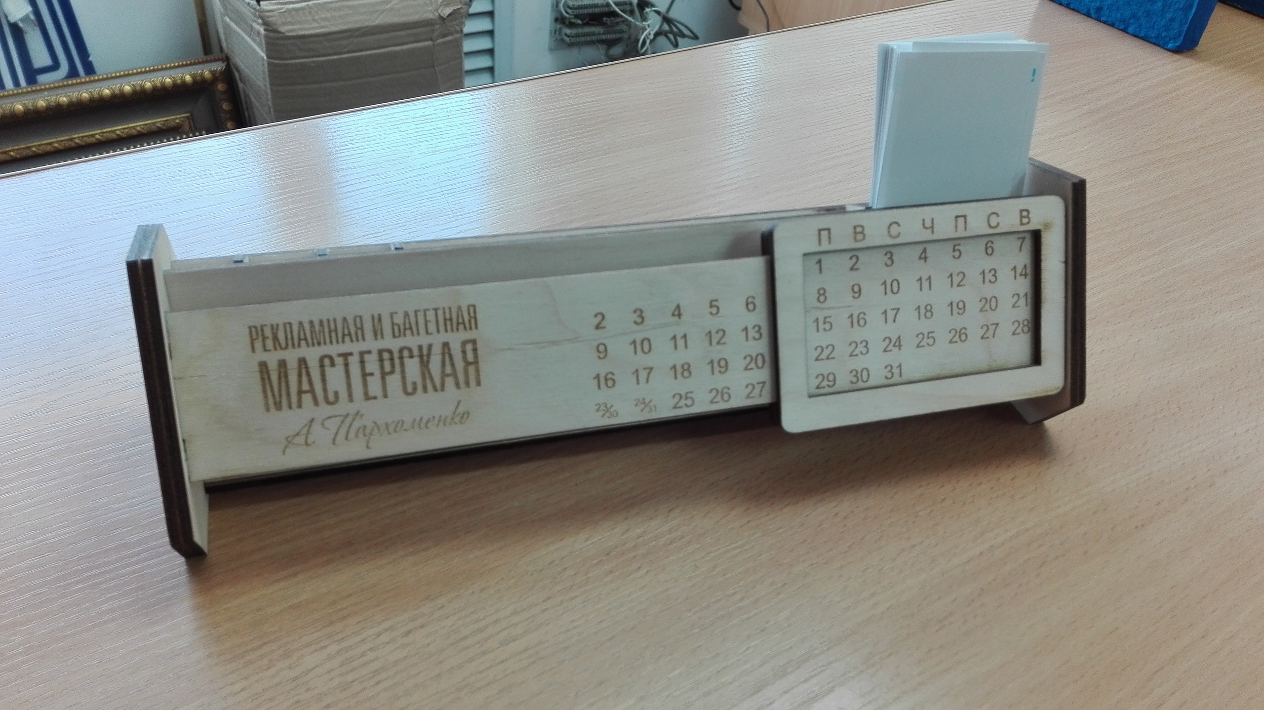 Vechnyy Nastolnyy Kalendar S Kurvetkoy Free Vector