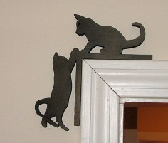 Topo de porta de silhueta de gatinho fofo
