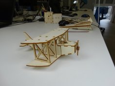 Лазерная резка деревянного игрушечного самолета Двухэтажный игрушечный самолетик