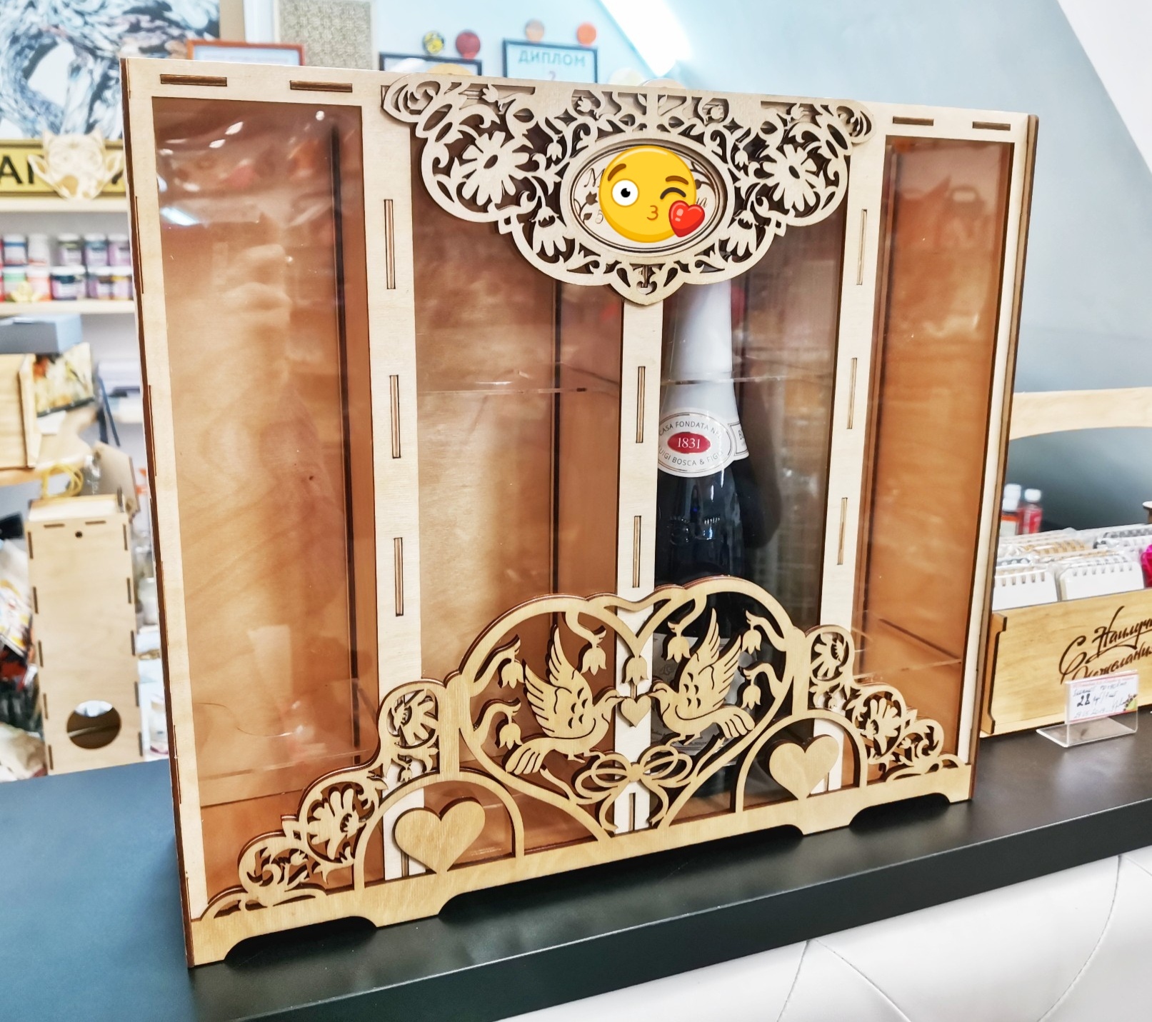 Caja de vino de madera cortada con láser de dos botellas y dos vidrios