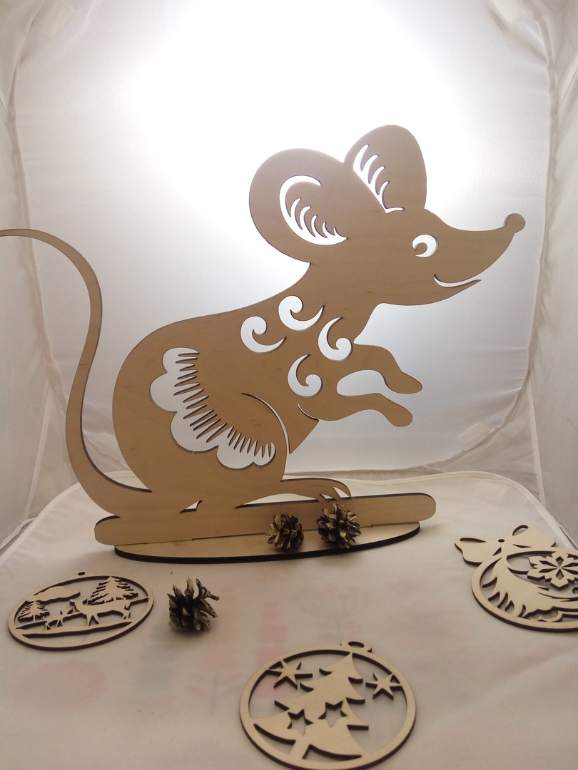 Laser Cut Rat Mouse on Stand Free Vector