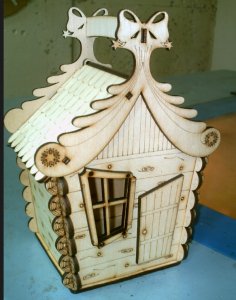 Madera contrachapada de 4 mm para decoración navideña de casa de dulces cortada con láser