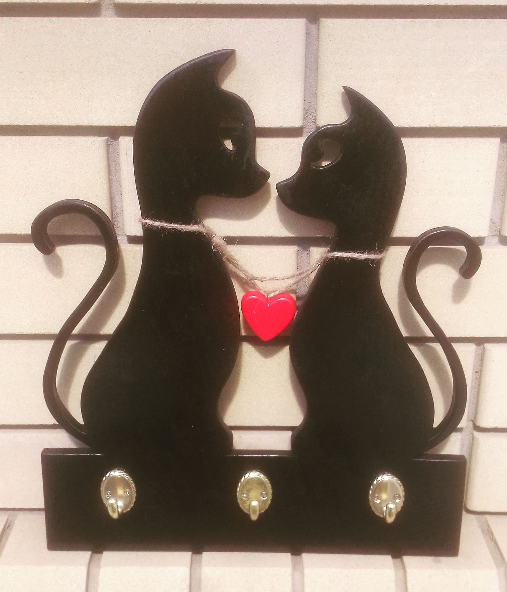 Colgador de llaves para parejas de gatos cortado con láser Colgador montado en la pared