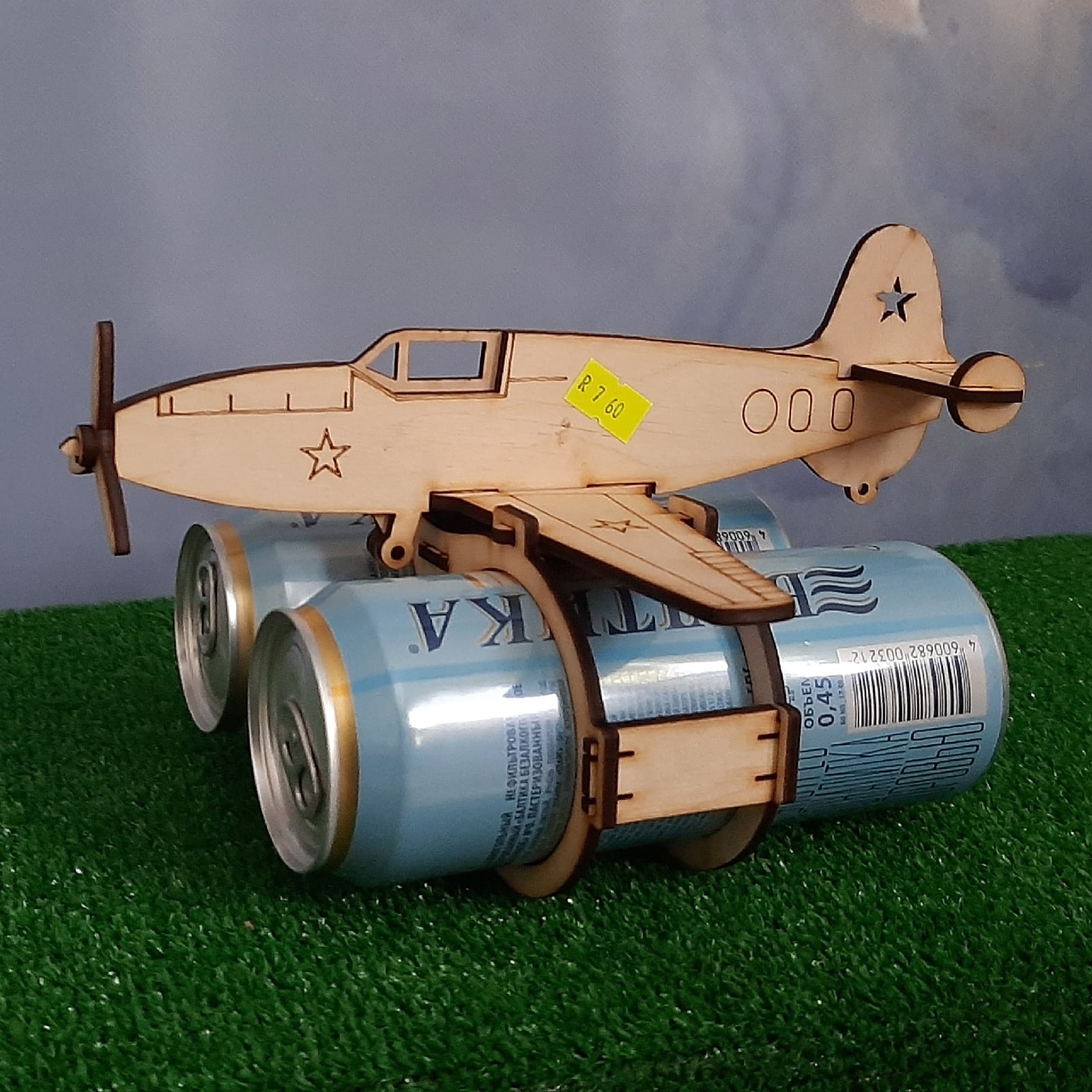 Suporte para lata de refrigerante de avião cortado a laser