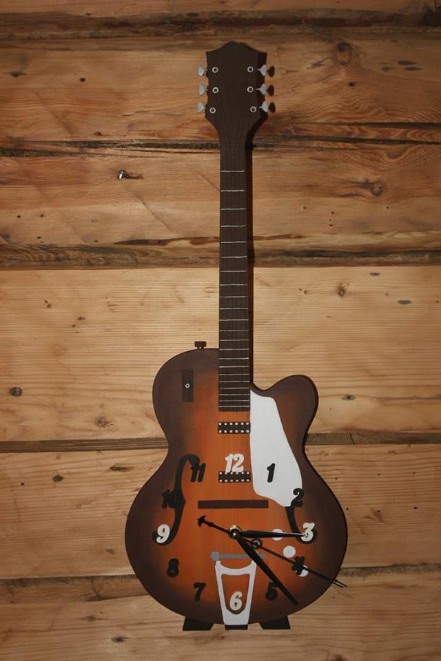 गिटार के आकार की घड़ी सीएनसी योजना