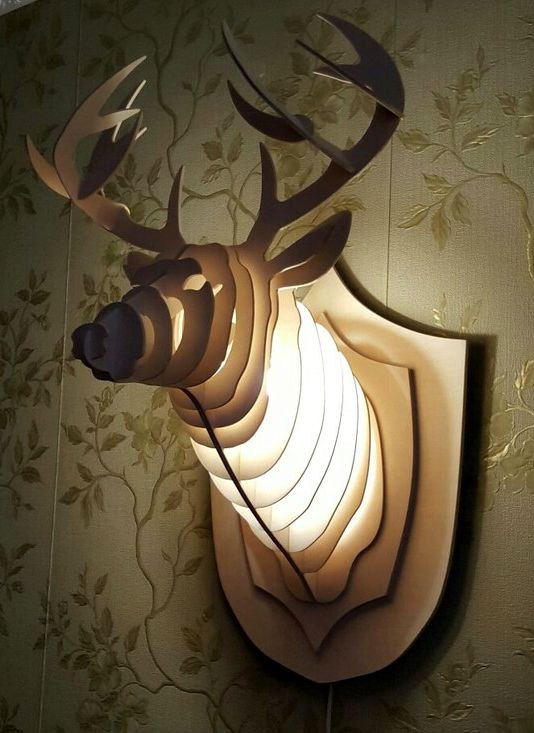 Cabeça de veado decorativa luz de madeira