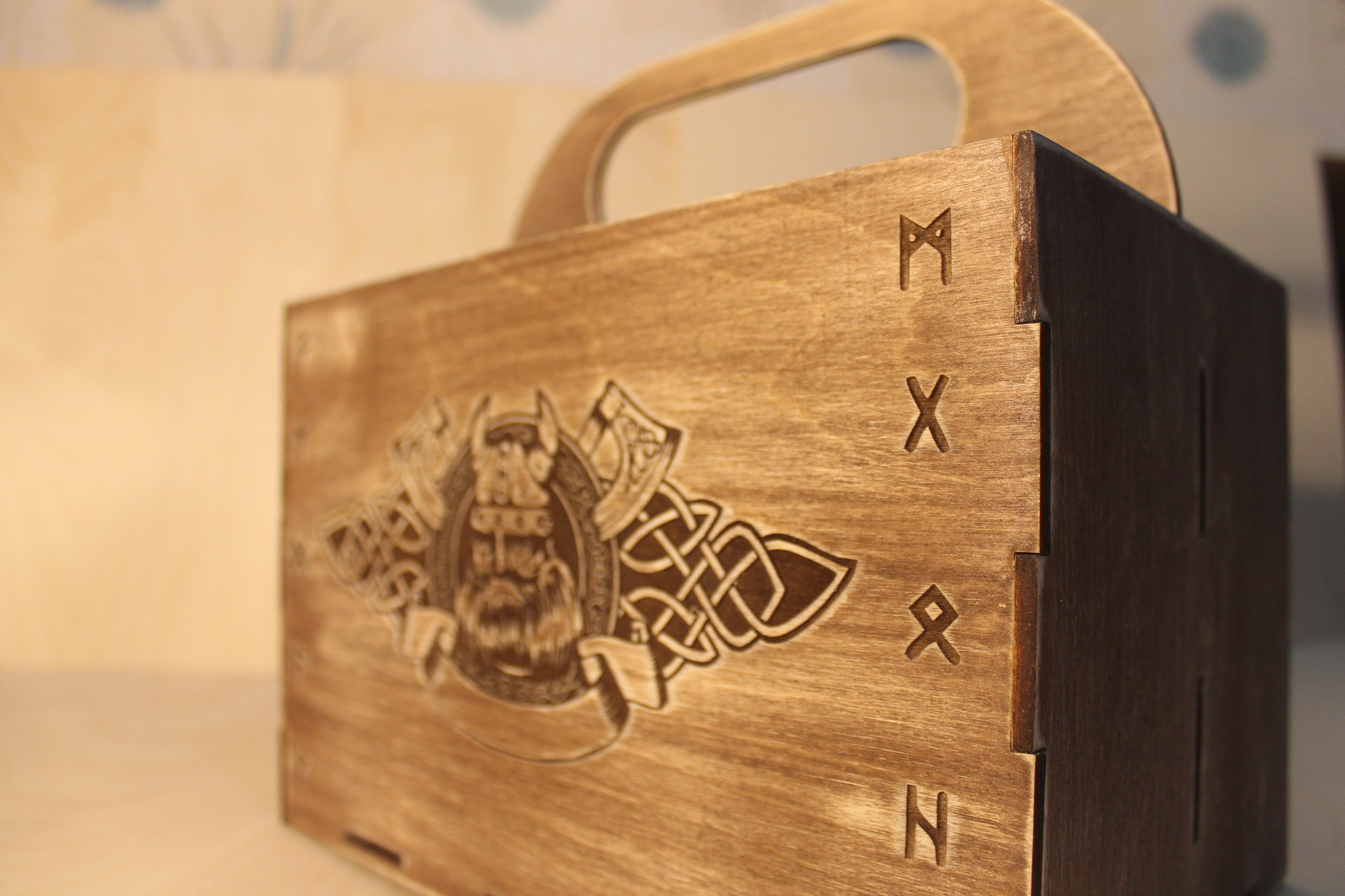 Caja vikinga cortada con láser Caja de regalo de cerveza Caja de cerveza